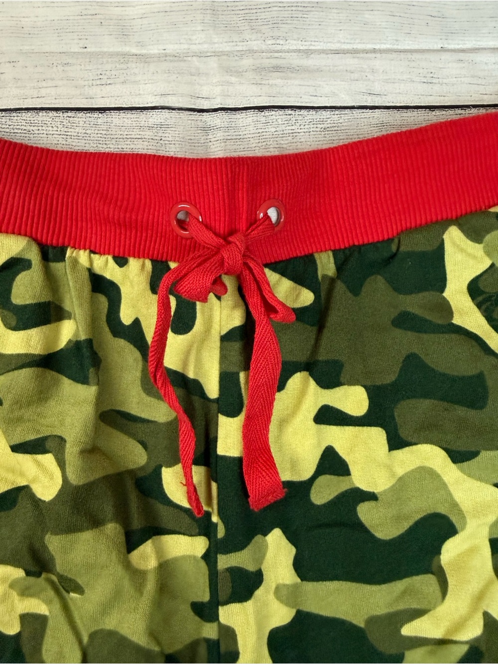 Coke Camo Print Shorts with Red Trim size XL - Picture 3 of 8